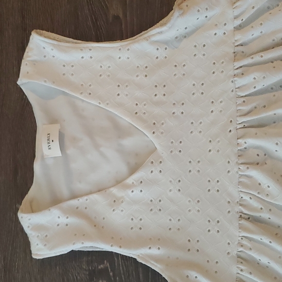 White 🎀 EVERLY Dress - Small - Picture 2 of 7